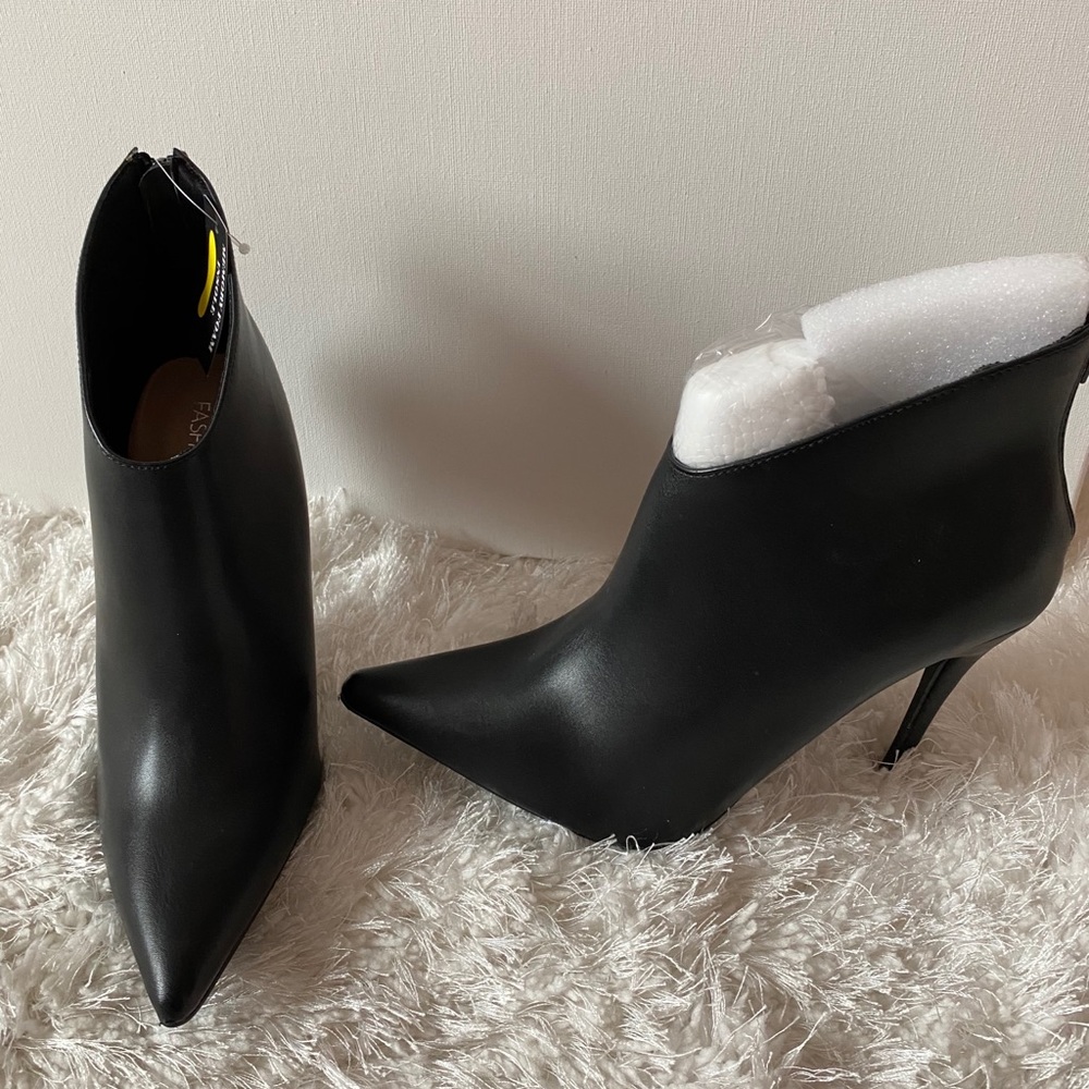 Shoe boots